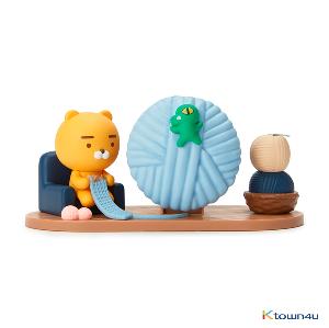 Kakao Friends Ryan フィギュア スタンド　テープカッター GD00052898.default.1.t1.jpg
