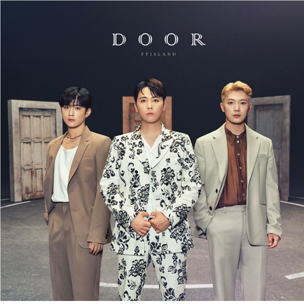 jp.ktown4u.com : FTISLAND - [Door] (CD+Photobook) (First Press 